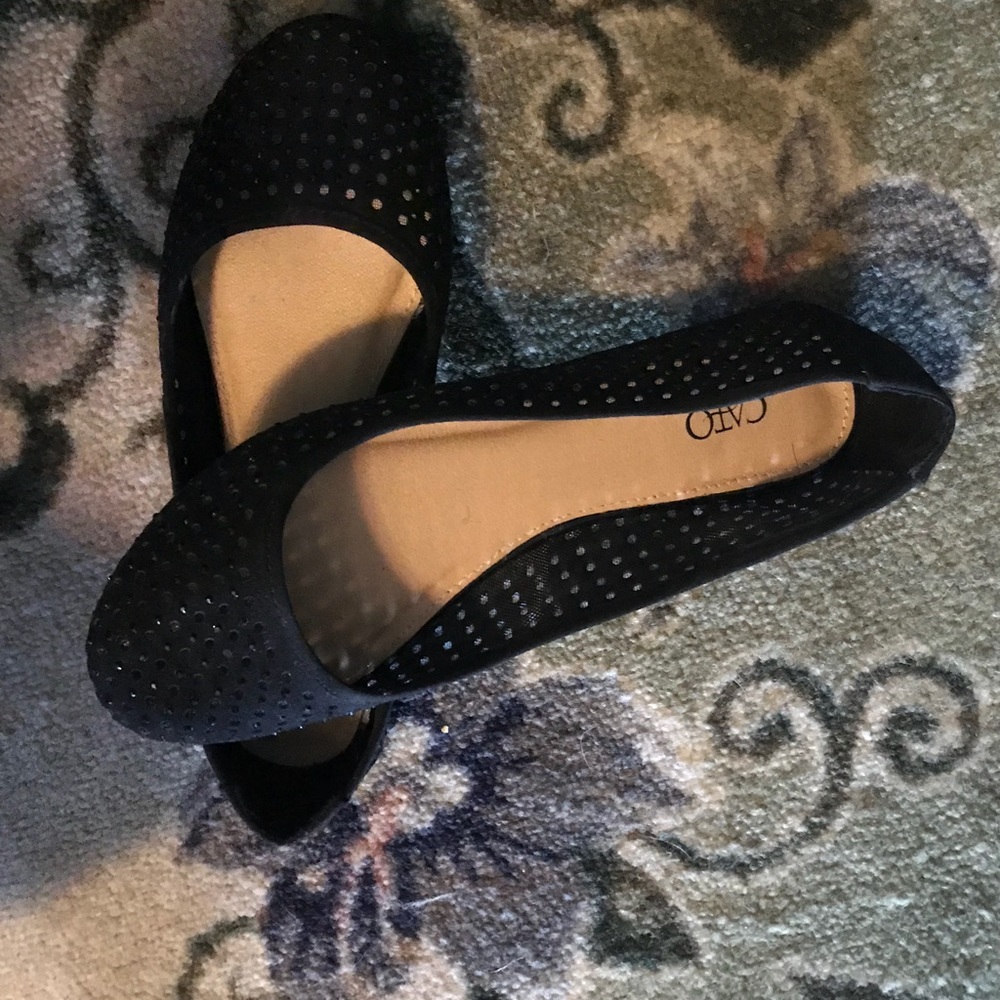 Very cute black shiny flats